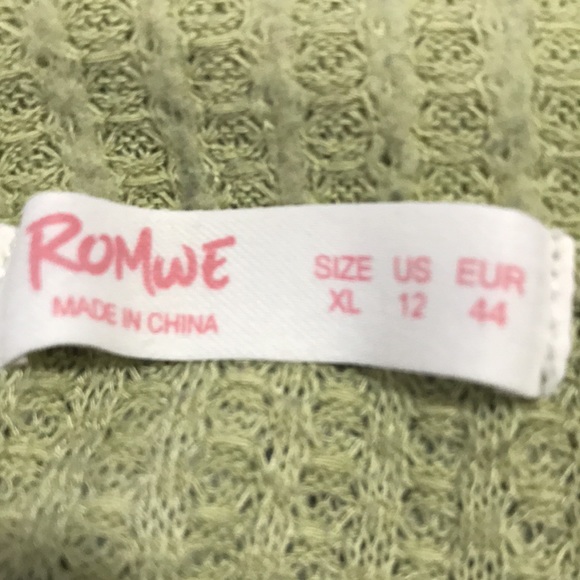 I’m selling a green long sleeve top. - Picture 3 of 6